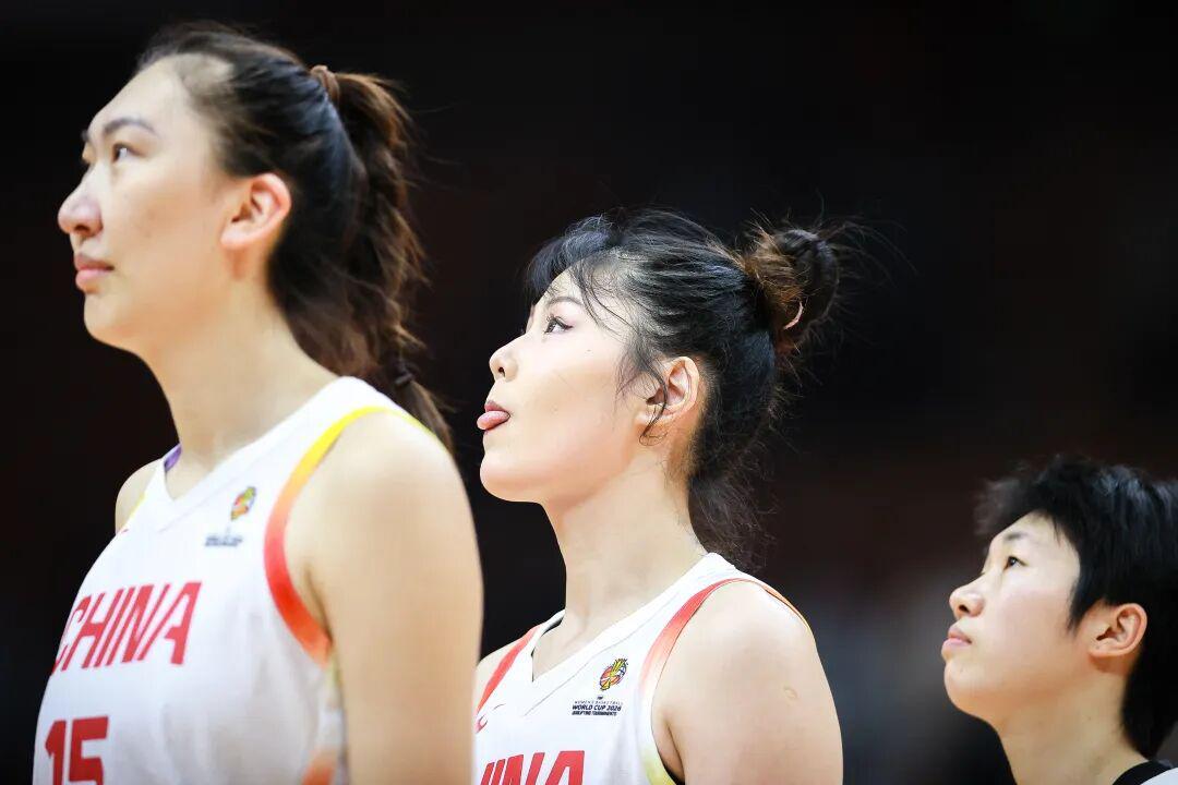 “双塔奇兵”打崩对手！中国女篮首战轻取马里